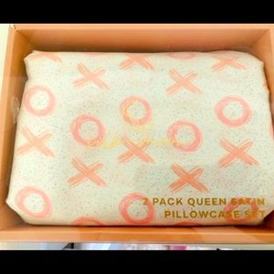 Brand new satin pillowcase set